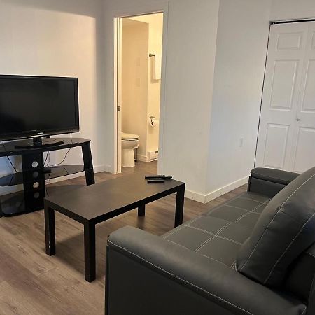 Отель Starting Point Family House Saanich Экстерьер фото