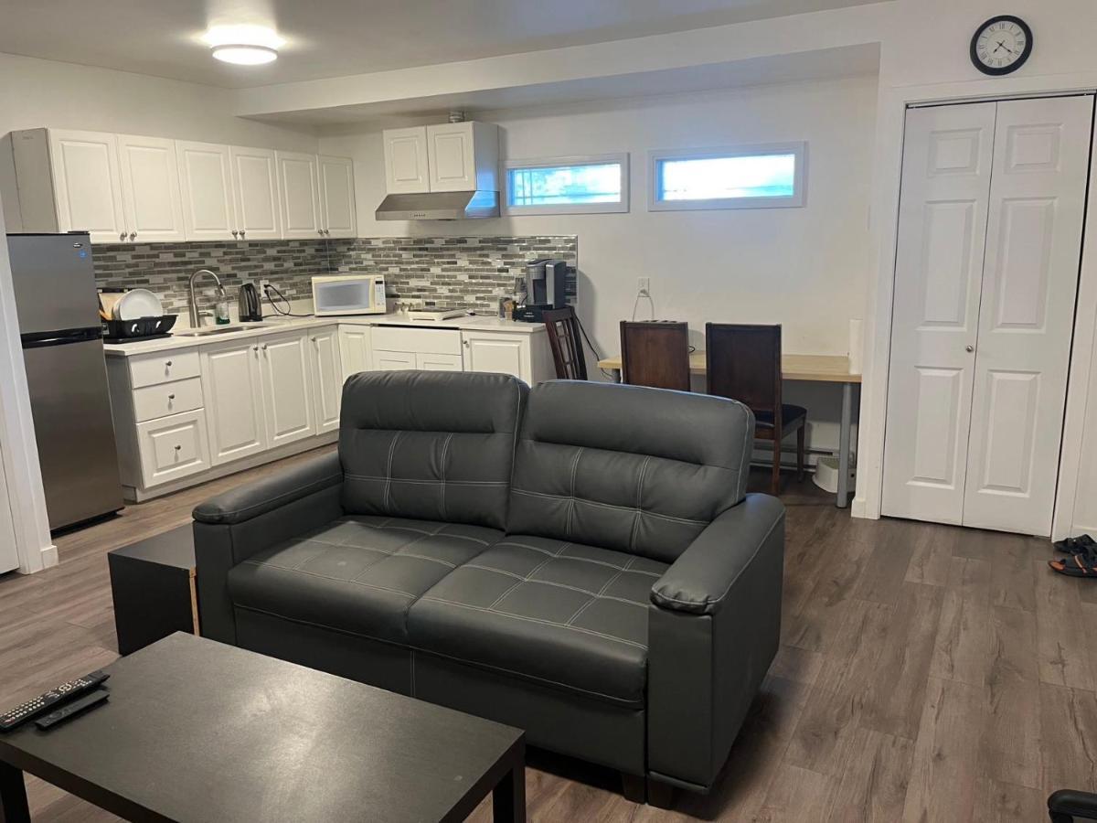 Отель Starting Point Family House Saanich Экстерьер фото