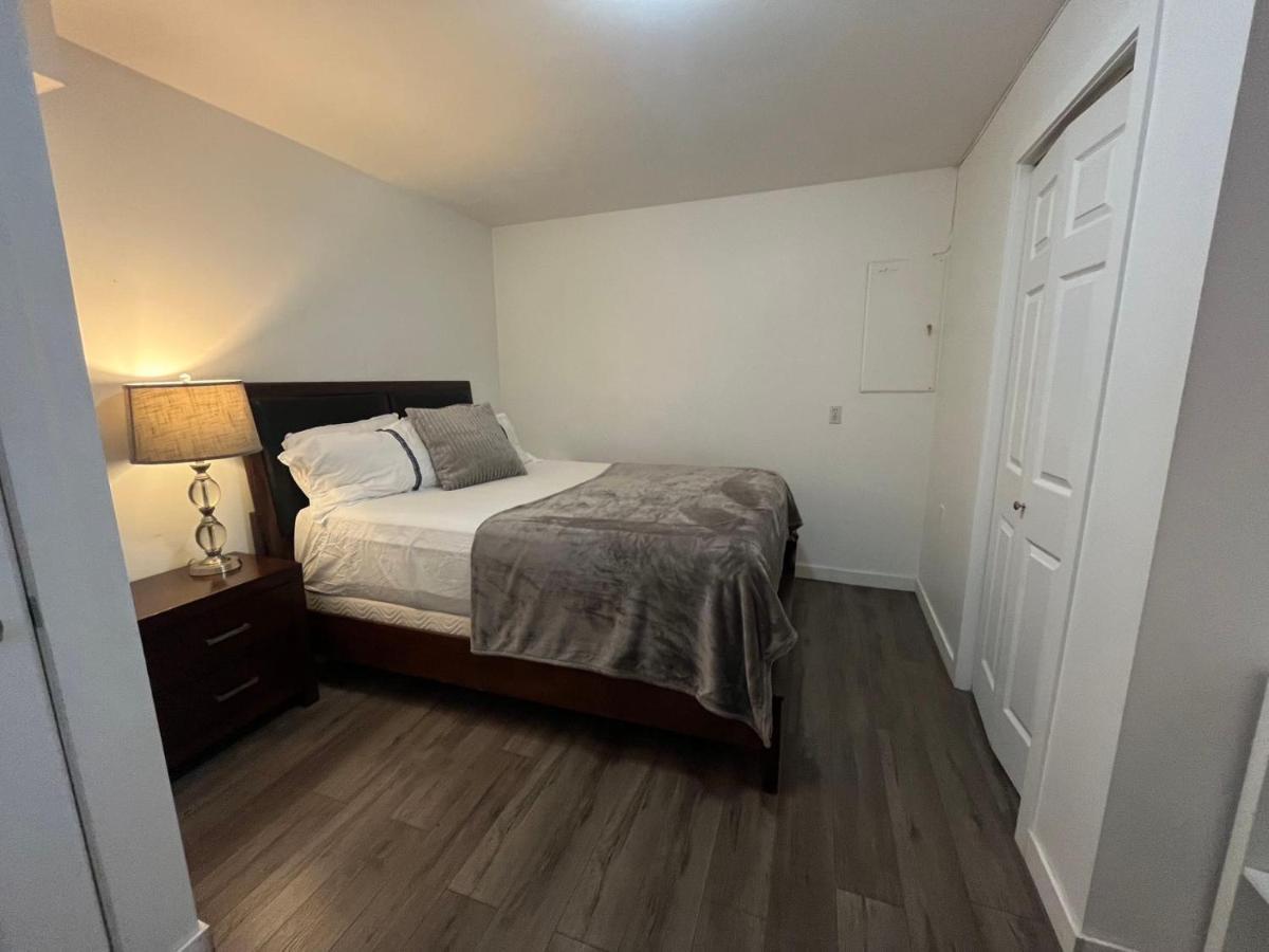 Отель Starting Point Family House Saanich Экстерьер фото