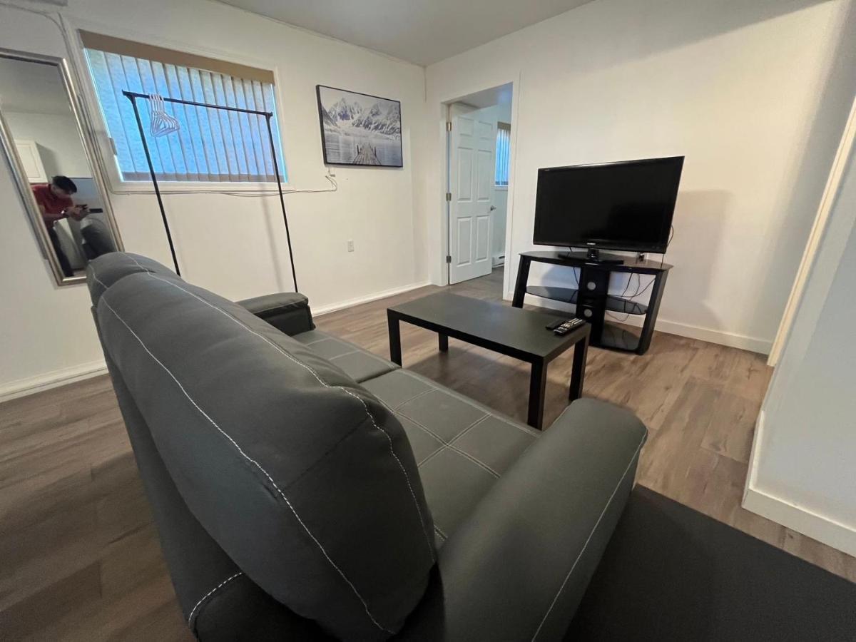 Отель Starting Point Family House Saanich Экстерьер фото