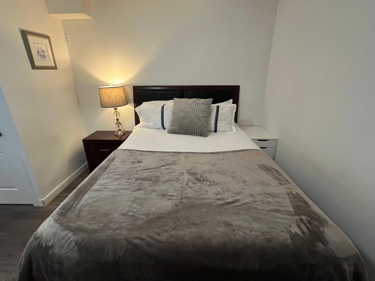 Отель Starting Point Family House Saanich Экстерьер фото